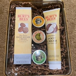 NWOT Burt’s Bees Gift Set in Tin